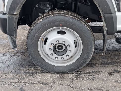 New 2025 Ford F550 4x4 Regular Cab Super Duty image 15