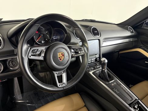 Used 2018 Porsche 718 Cayman RWD image 11