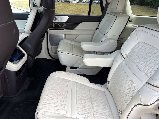 Certified 2024 Lincoln Navigator Black Label AWD/4WD image 17