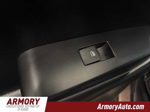 Used 2019 Toyota Highlander XLE image 23