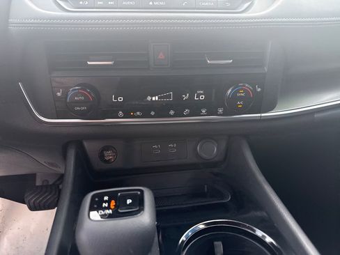 Used 2024 Nissan Rogue SV w/ SV Premium Package FWD image 22