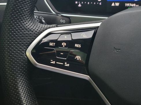 Certified 2024 Volkswagen Tiguan SE R-Line image 23