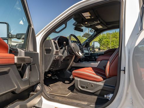 Certified 2022 Ford F450 Platinum AWD/4WD image 20