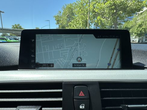 Used 2017 BMW 320i Sedan RWD image 27