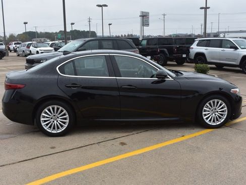 Used 2021 Alfa Romeo Giulia Sprint w/ Sun & Sound Package image 4