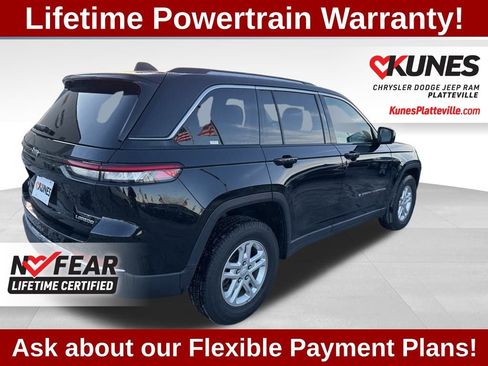 Used 2023 Jeep Grand Cherokee Laredo image 4