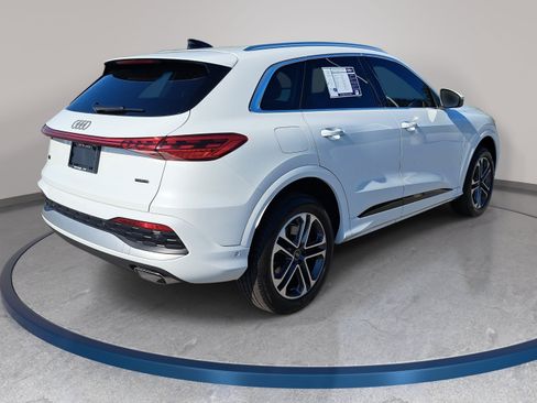 Used 2025 Audi Q5 Premium Plus w/ Premium Plus AWD/4WD image 5