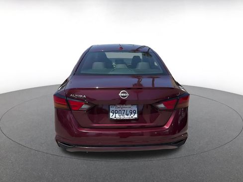 Used 2025 Nissan Altima 2.5 SV FWD image 12