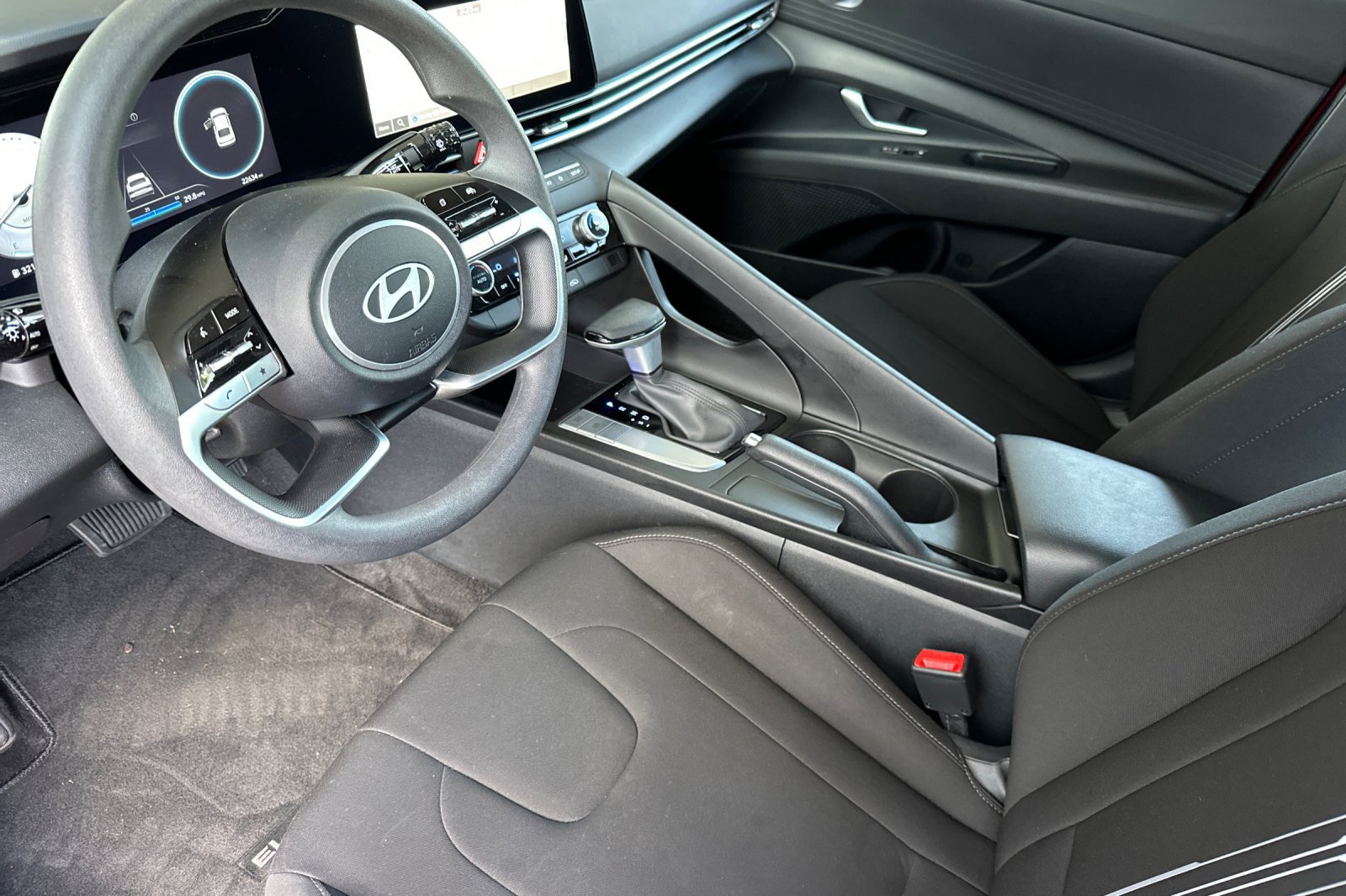Used 2024 Hyundai Elantra SEL FWD image 9