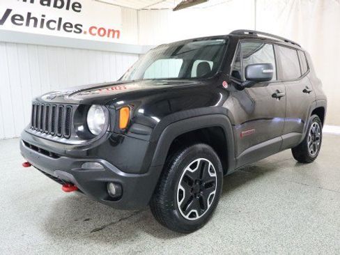 Used 2015 Jeep Renegade Trailhawk AWD/4WD image 2