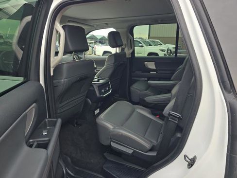 Used 2025 Ford Expedition Active image 8