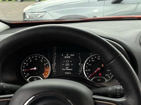 Used 2017 Jeep Renegade Latitude w/ Popular Equipment Group image 8