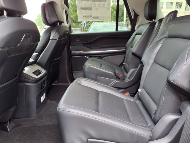 New 2026 Lincoln Navigator Premiere AWD/4WD image 8