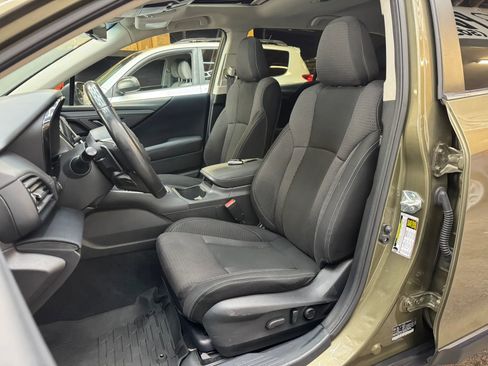 Used 2022 Subaru Outback Premium image 10