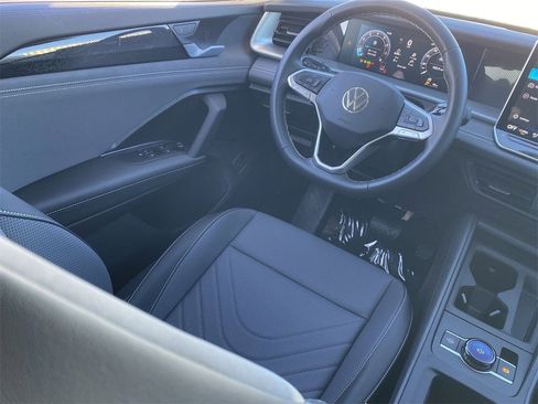 New 2026 Volkswagen Tiguan SE image 10