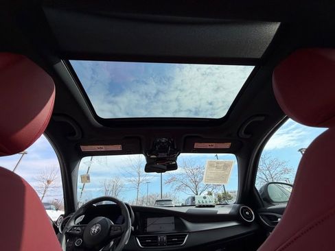 Used 2024 Alfa Romeo Giulia Veloce image 29