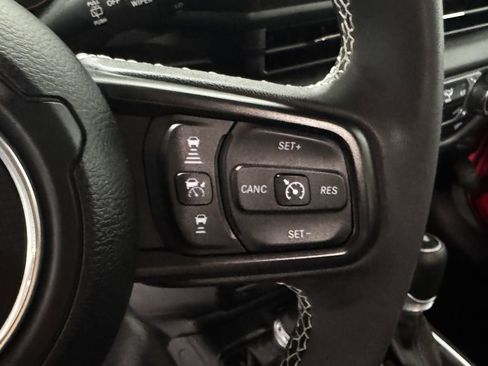 Used 2025 Jeep Wrangler Unlimited Sport AWD/4WD image 6
