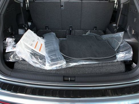 Used 2024 Volkswagen Tiguan SE R-Line image 20