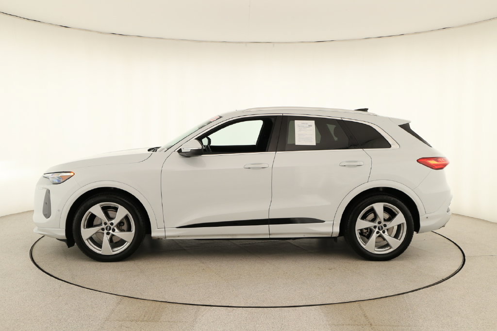 Certified 2025 Audi Q5 Prestige AWD/4WD image 2