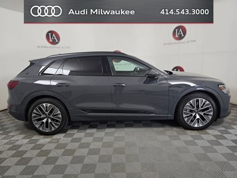 Used 2024 Audi Q8 e-tron Prestige w/ Prestige Package AWD/4WD image 3