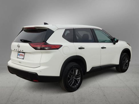 Used 2024 Nissan Rogue S image 8