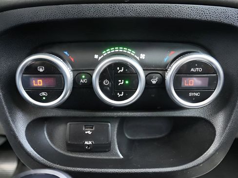 Used 2015 FIAT 500L Trekking FWD image 30
