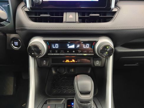 Used 2025 Toyota RAV4 XLE FWD image 22