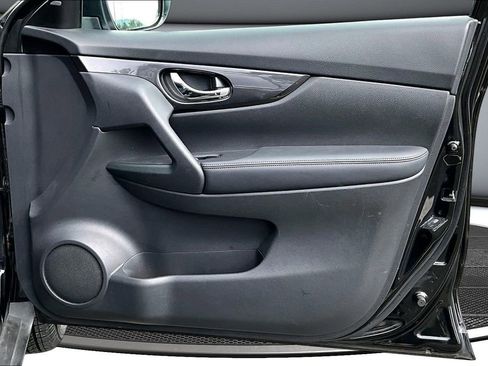 Used 2019 Nissan Rogue SV AWD/4WD image 28