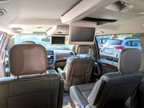 Used 2011 Chrysler Town & Country Limited w/ Trailer Tow Group image 6