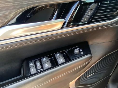 Used 2024 Jeep Wagoneer Series II w/ Flexible Seating Group RWD image 18