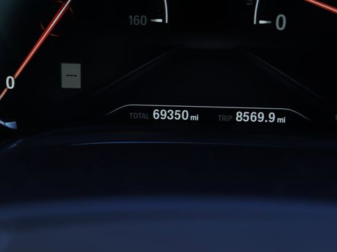 Used 2018 BMW 740i image 28