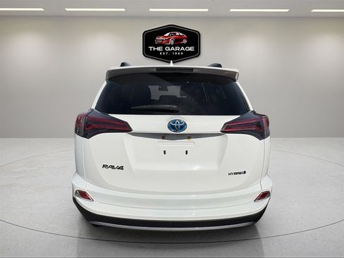 Used 2018 Toyota RAV4 LE Plus image 5
