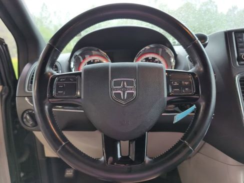 Used 2020 Dodge Grand Caravan SXT FWD image 15