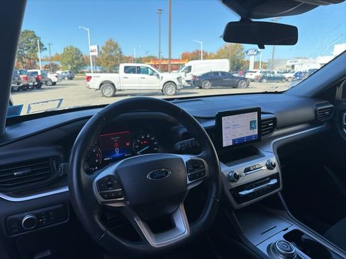 Used 2022 Ford Explorer XLT image 20