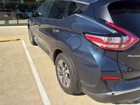Used 2018 Nissan Murano SV FWD image 2