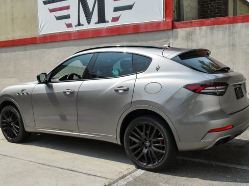 Used 2022 Maserati Levante GT AWD/4WD image 5