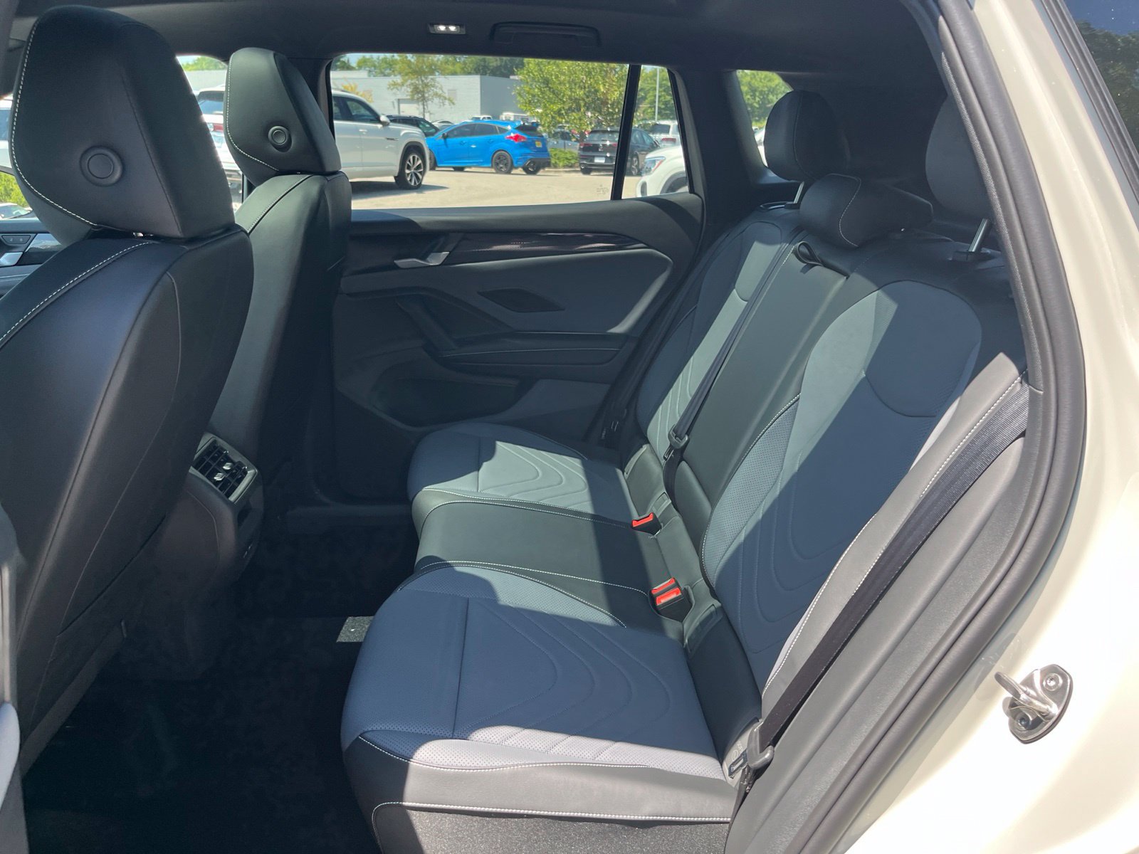 New 2026 Volkswagen Tiguan SE R-Line FWD image 23