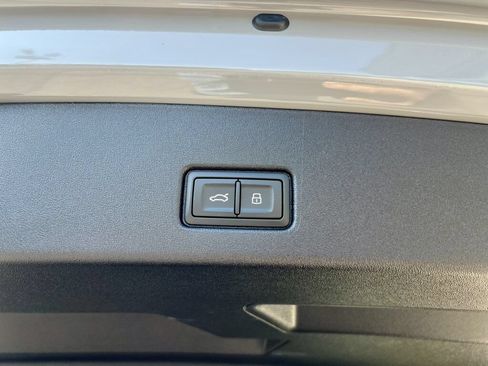 Used 2024 Audi Q4 e-tron Premium w/ Convenience Package AWD/4WD image 10