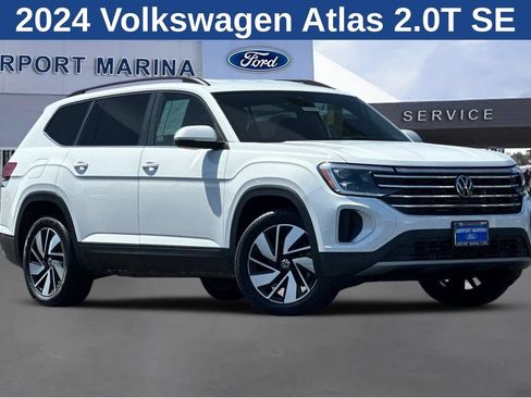 Used 2024 Volkswagen Atlas SE AWD/4WD image 2