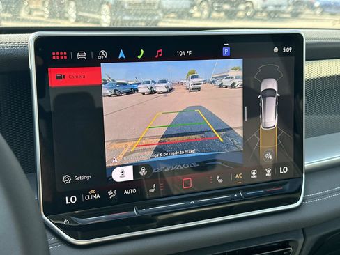 New 2025 Volkswagen Tiguan SE image 29