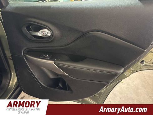 Used 2021 Jeep Cherokee Latitude Lux w/ Sun & Sound Group image 31