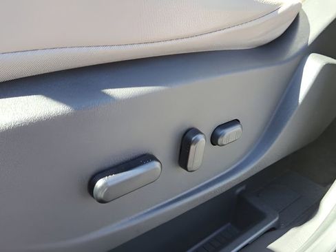 Used 2018 Ford Escape Titanium w/ Ford Safe & Smart Package image 19