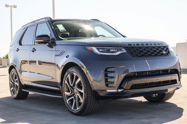 Certified 2025 Land Rover Discovery Dynamic SE AWD/4WD image 3