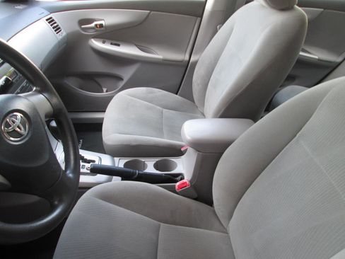 Used 2011 Toyota Corolla LE FWD image 17