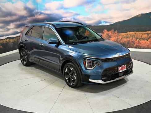 Used 2024 Kia Niro Wave FWD image 2