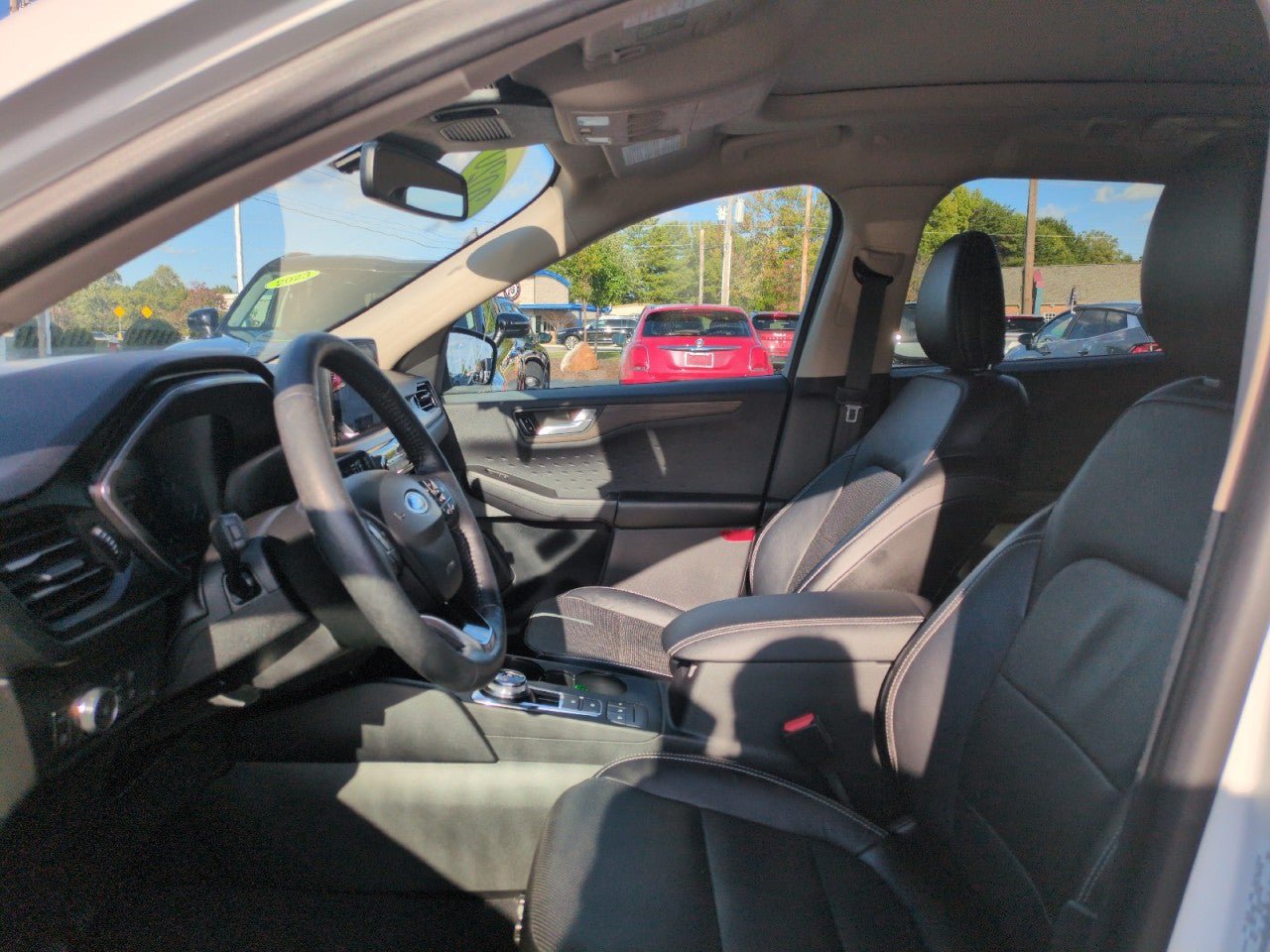 Used 2020 Ford Escape Titanium w/ Titanium Premium Package 2.0 AWD/4WD image 14
