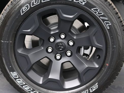 New 2026 RAM 1500 4x4 Crew Cab image 34