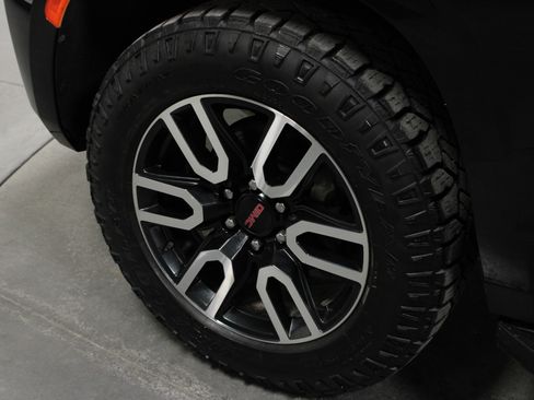 Used 2021 GMC Yukon AT4 image 10