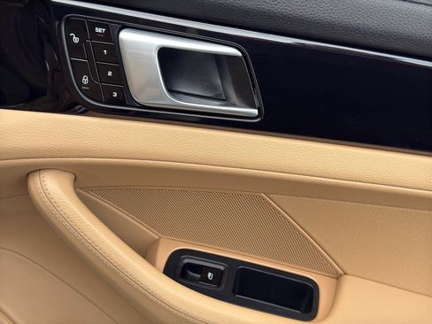 Used 2018 Porsche Panamera image 17