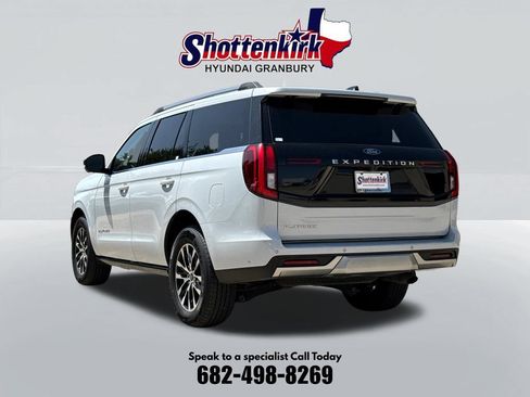 Used 2025 Ford Expedition Platinum AWD/4WD image 8